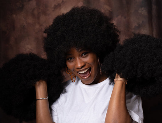 Comment entretenir une perruque Afro synthétique pour qu’elle dure longtemps ?