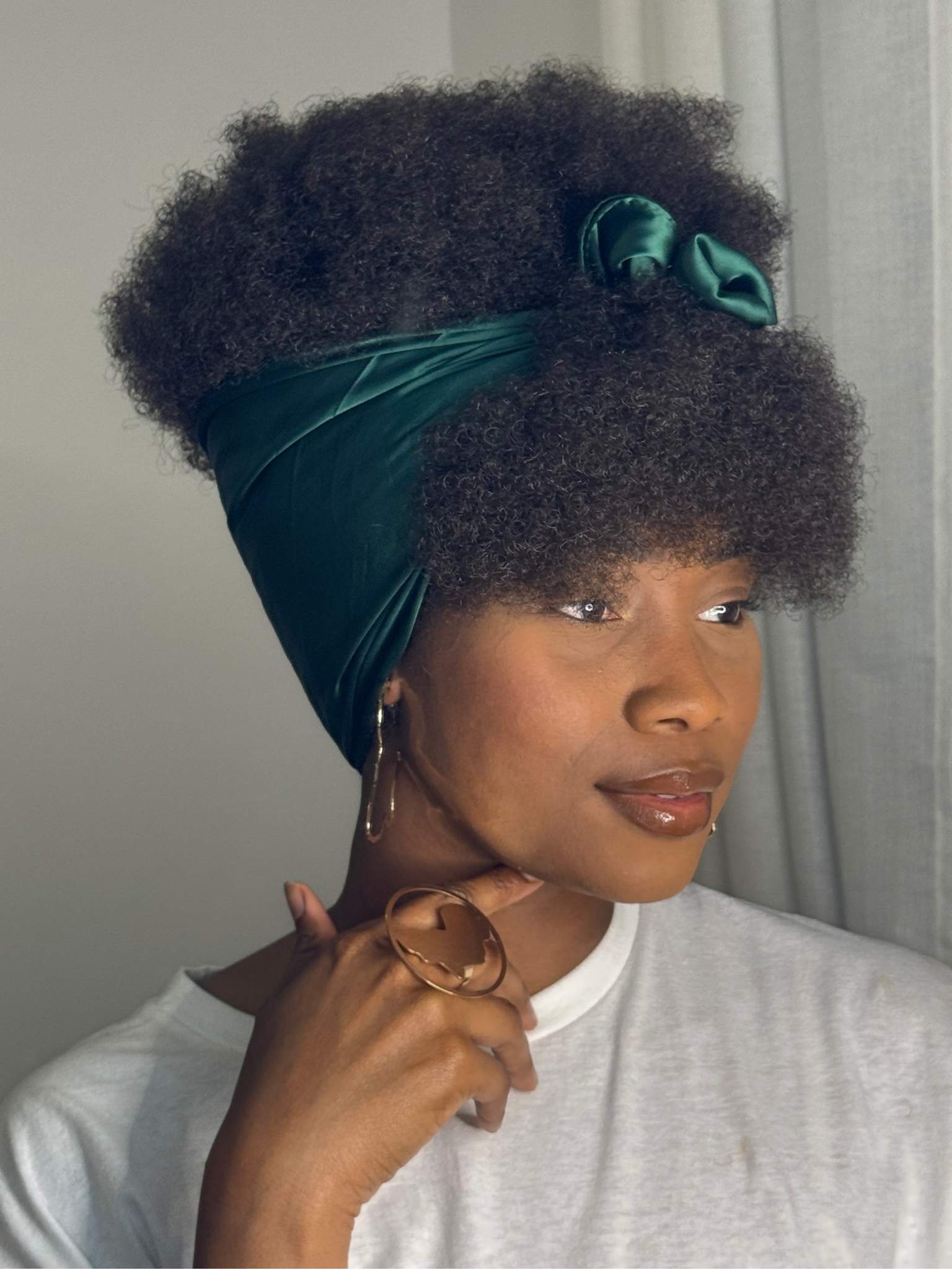 Foulard Satin Vert Émeraude – Élégance & Polyvalence