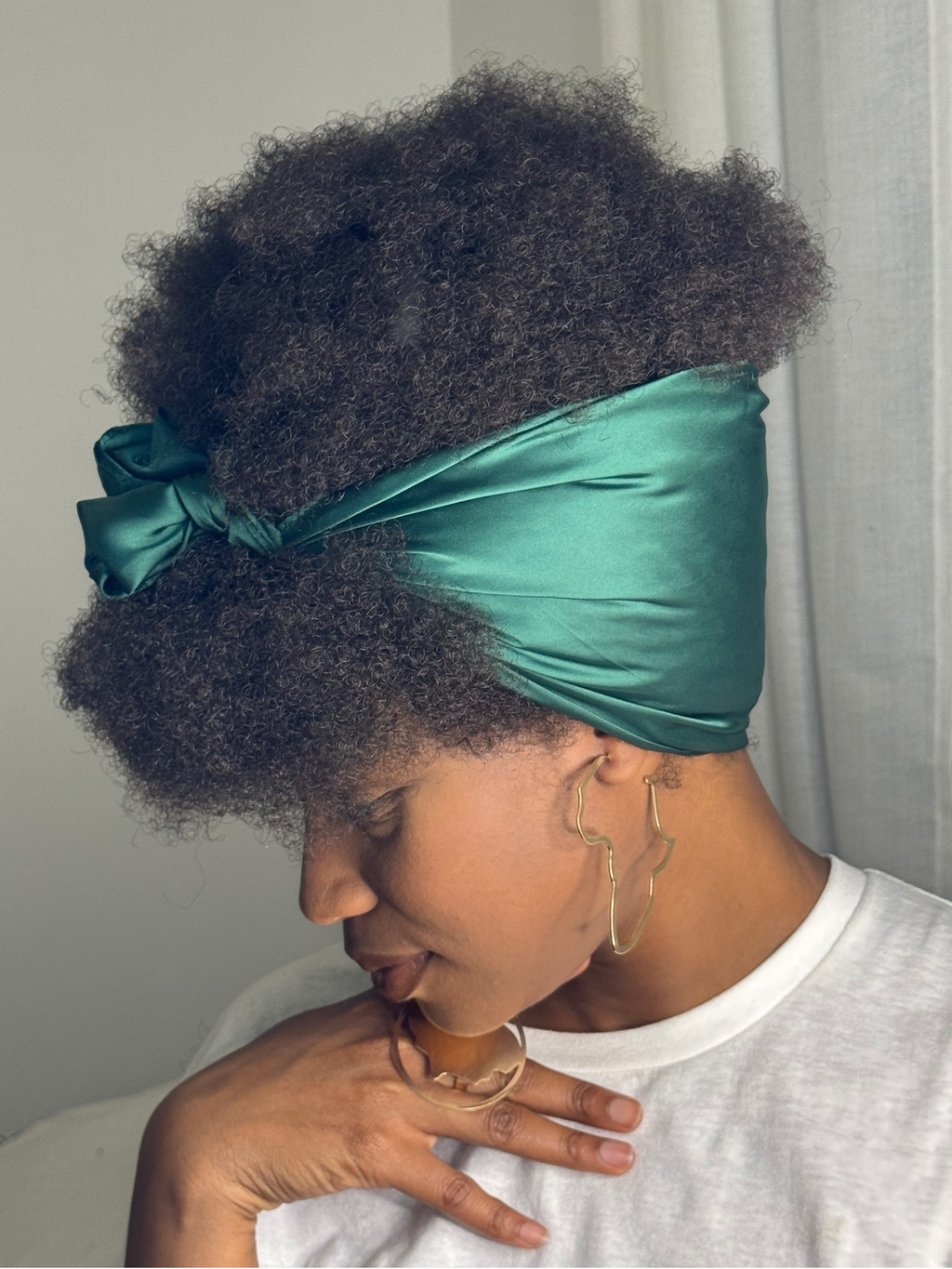 Foulard Satin Vert Émeraude – Élégance & Polyvalence