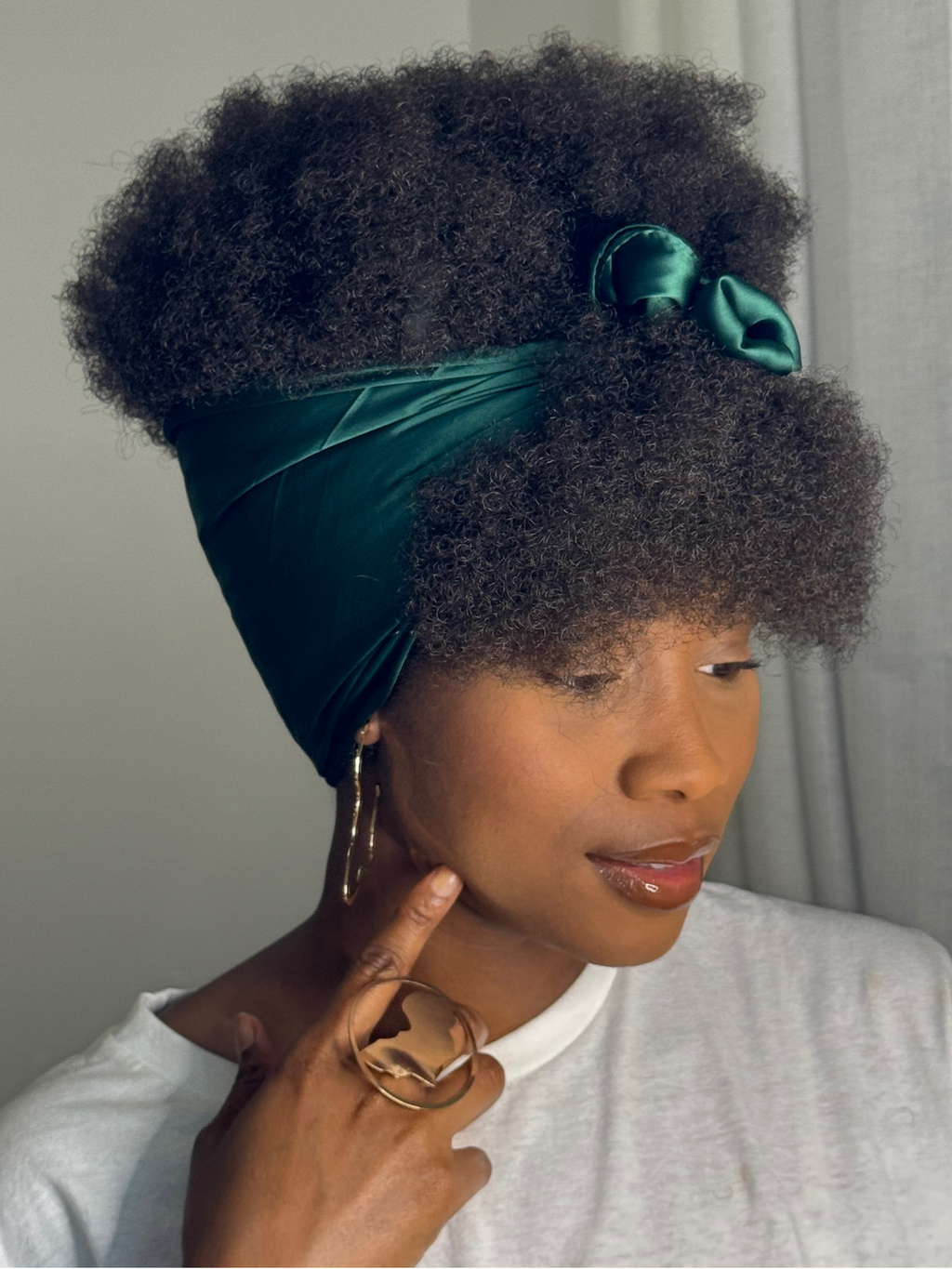 Foulard Satin Vert Émeraude – Élégance & Polyvalence