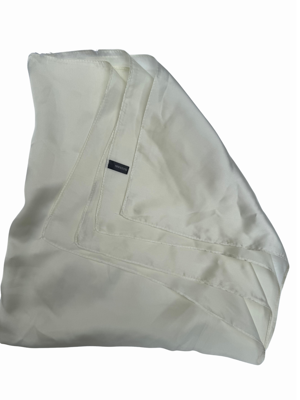 Foulard Satin Blanc – Fraîcheur & Élégance