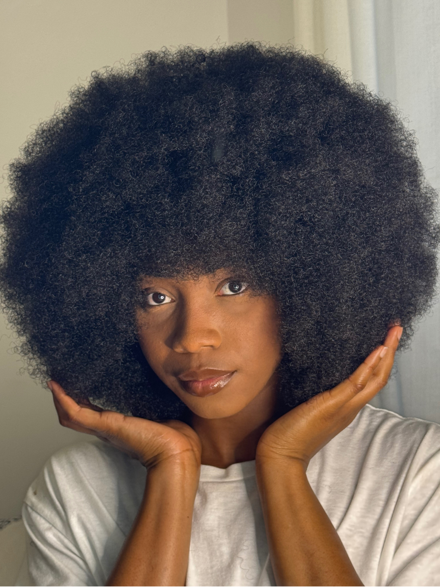 Perruque Afro Babe - Majestieuse - Noir Naturel